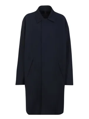 Three-quarter sleeves black coat